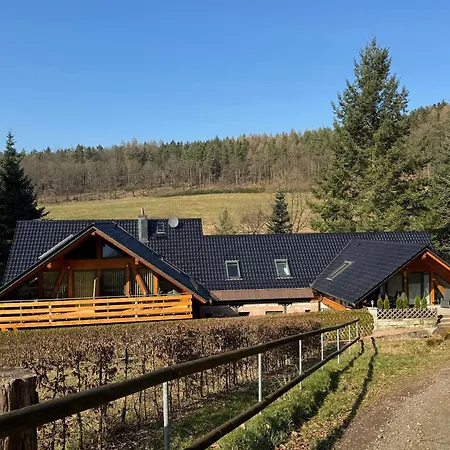 Im Wald - Mit Schwimmbad! *