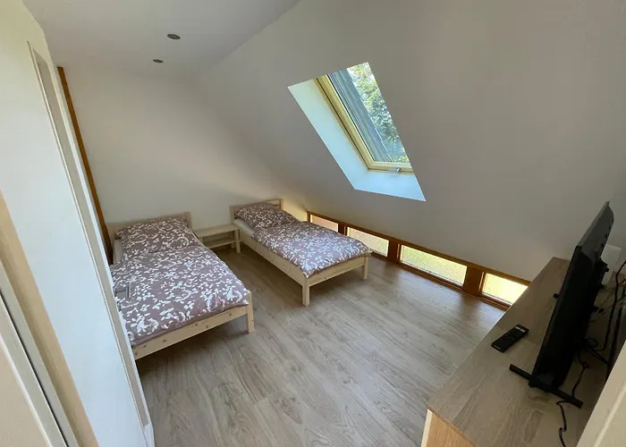 Im Wald - Mit Schwimmbad!